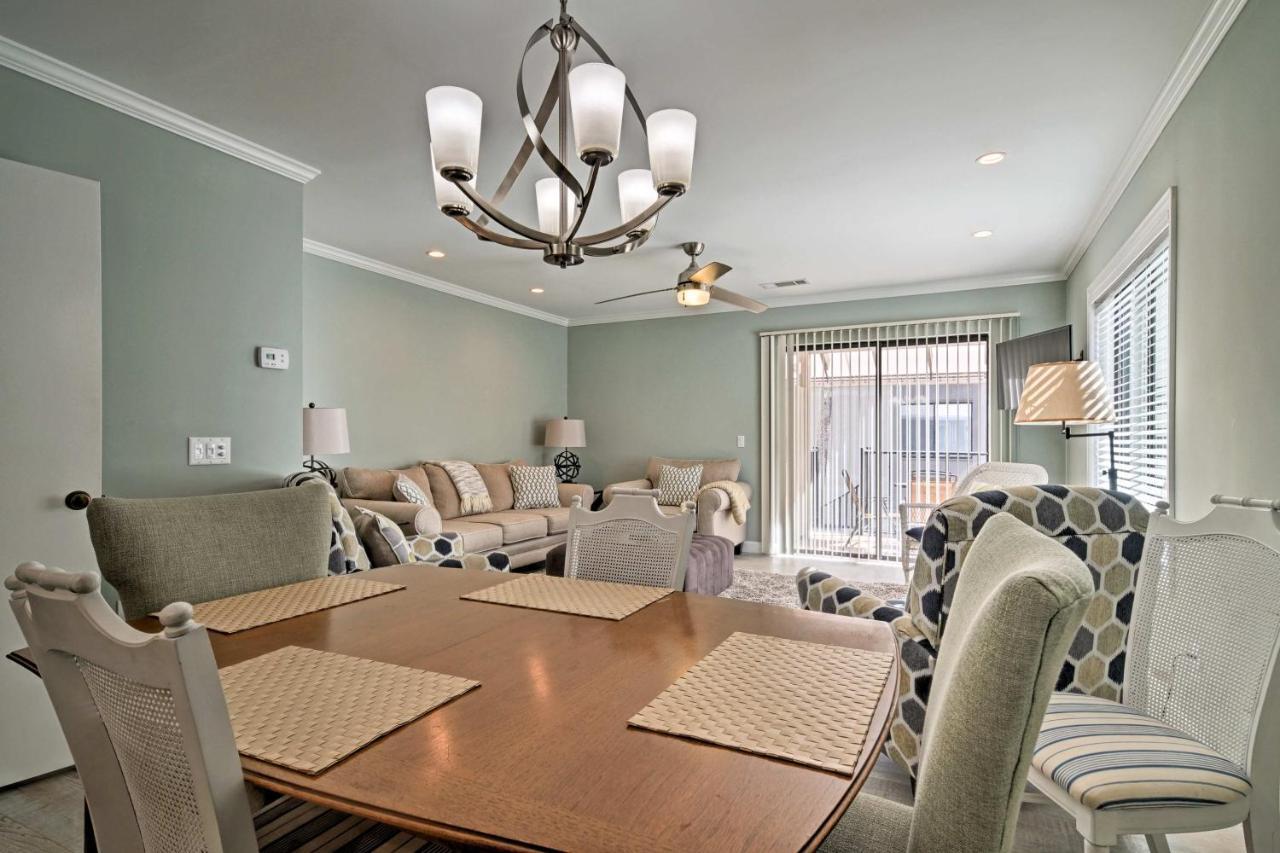 Updated Hilton Head Condo Balcony, Walk To Beach ヒルトンヘッドアイランド エクステリア 写真