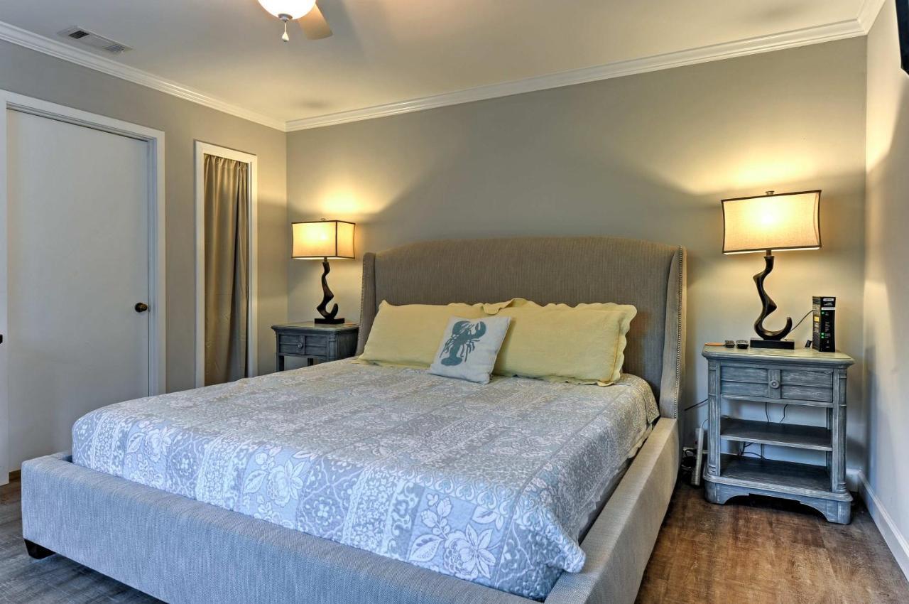 Updated Hilton Head Condo Balcony, Walk To Beach ヒルトンヘッドアイランド エクステリア 写真