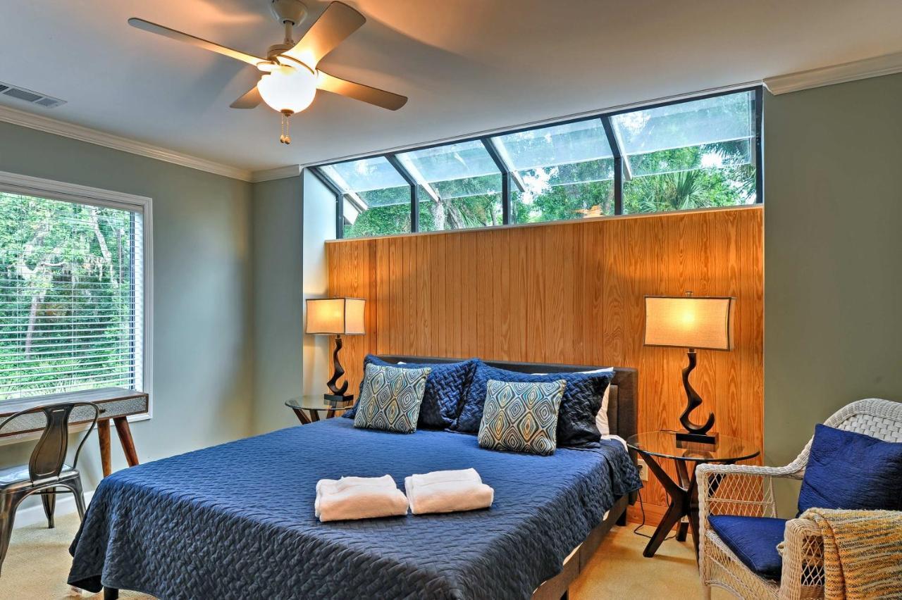 Updated Hilton Head Condo Balcony, Walk To Beach ヒルトンヘッドアイランド エクステリア 写真