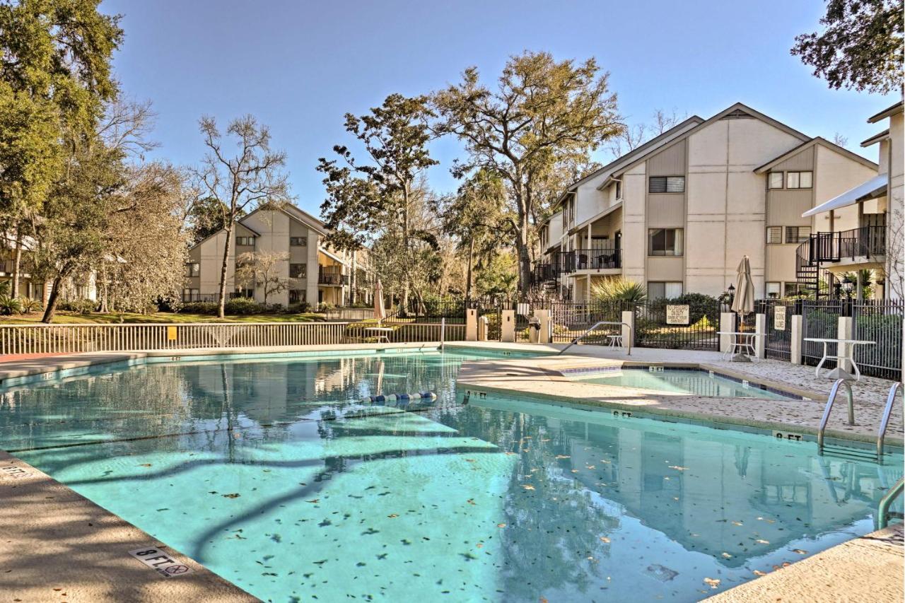 Updated Hilton Head Condo Balcony, Walk To Beach ヒルトンヘッドアイランド エクステリア 写真