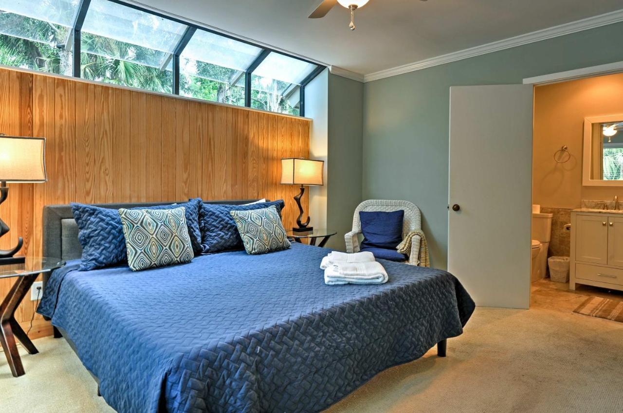 Updated Hilton Head Condo Balcony, Walk To Beach ヒルトンヘッドアイランド エクステリア 写真