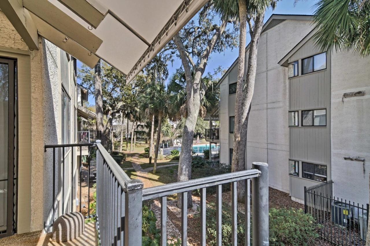 Updated Hilton Head Condo Balcony, Walk To Beach ヒルトンヘッドアイランド エクステリア 写真